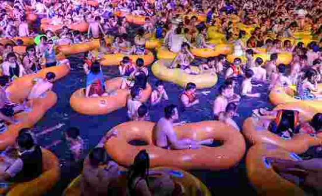 Vuhan'daki tepki çeken havuz partisiyle ilgili Çin'den ilk yorum: Salgınla mücadelede stratejik bir zafer