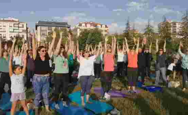 Yoga Krizi: Eskişehir'de Yüzlerce Kadın Yoga İçin Bir Araya Geldi
