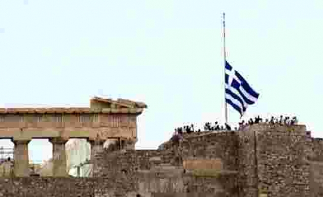 Yunanistan'da Ayasofya matemi! Bayraklar yarıya indirildi, her yerden çan sesleri geliyor