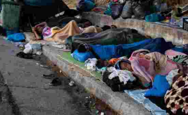 Yunanistan'da mülteci dramı: Fareler ıslak çadırlardaki bebekleri kemiriyor