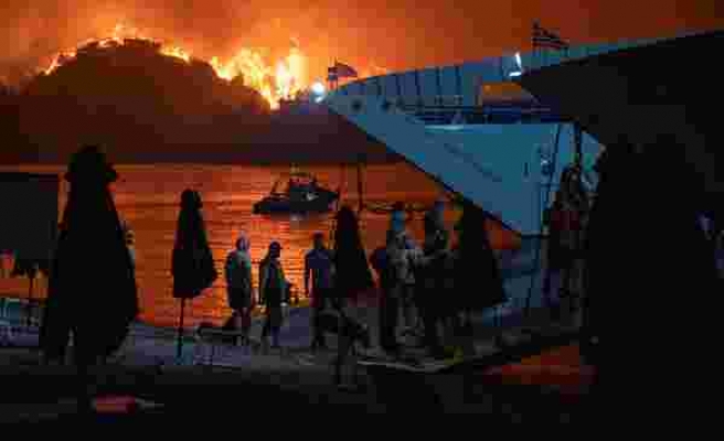 Yunanistan'da Orman Yangınları: Evia Adasından Yüzlerce Kişi Tahliye Edildi