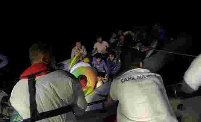Yunanistan'ın geri ittiği düzensiz göçmenleri Sahil Güvenlik kurtardı